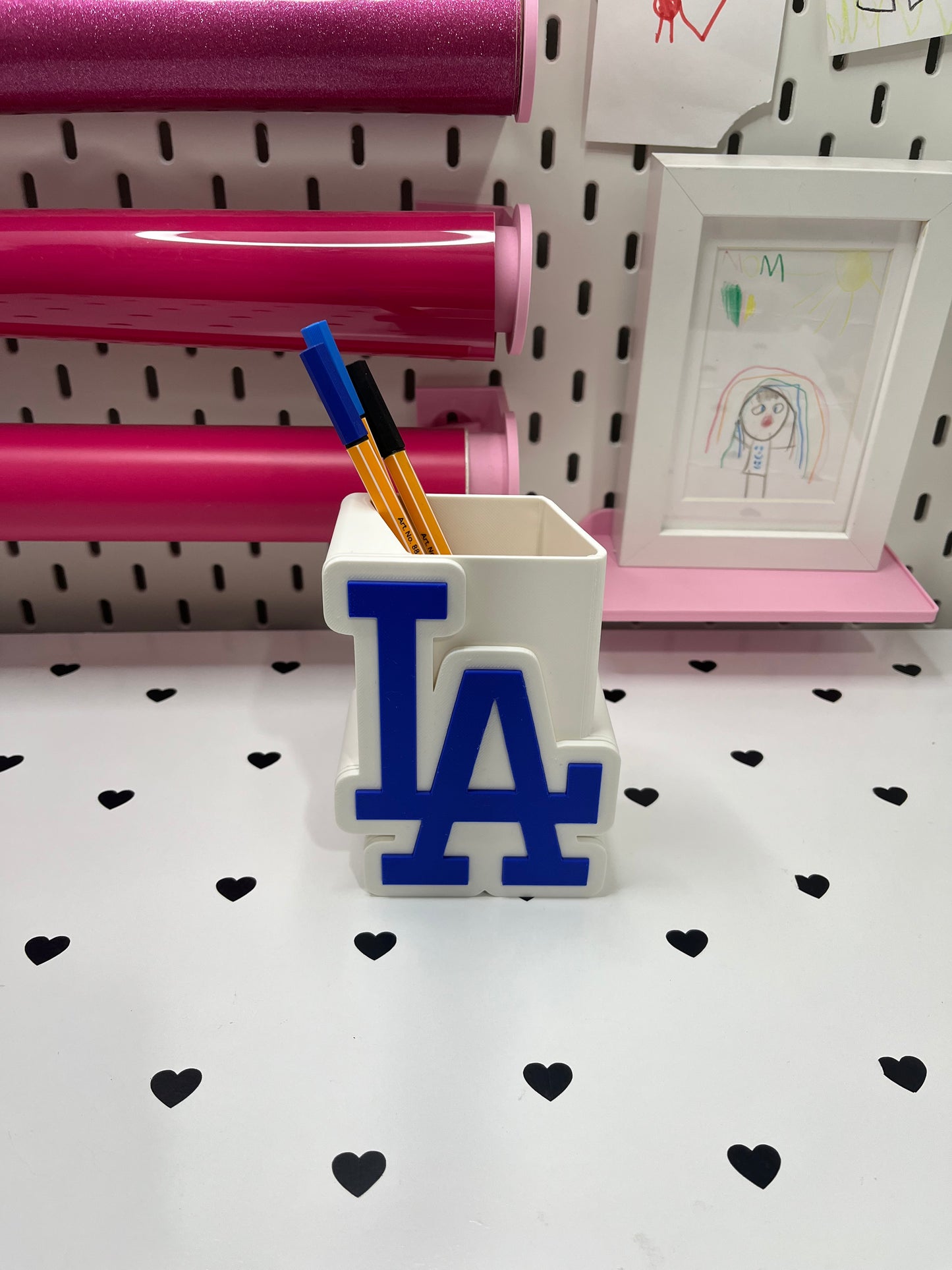 LA pen holder