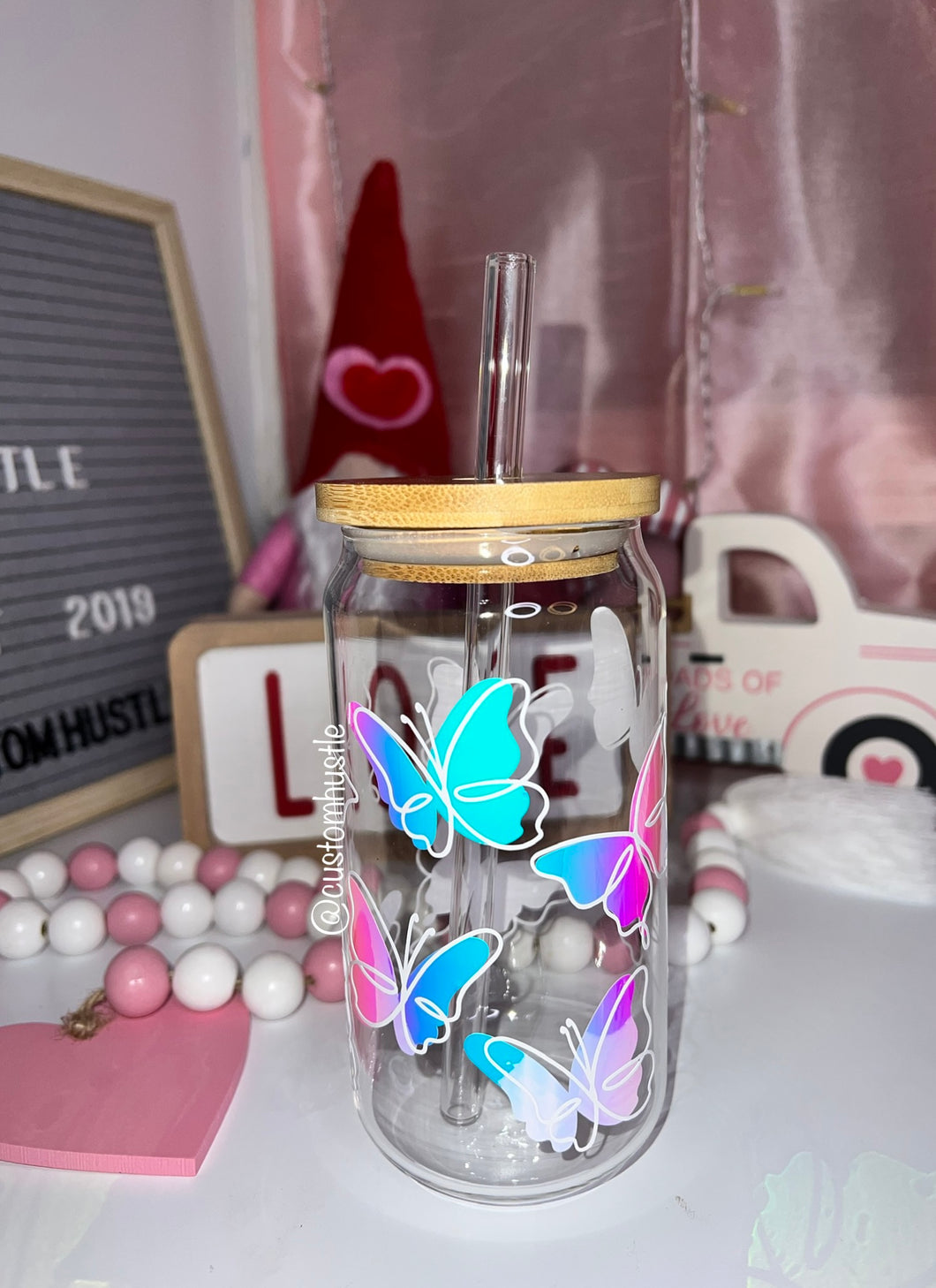 Holographic butterfly glass can