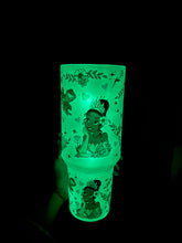 Load image into Gallery viewer, Princess &amp; frog Glow in the dark 40 oz tumbler
