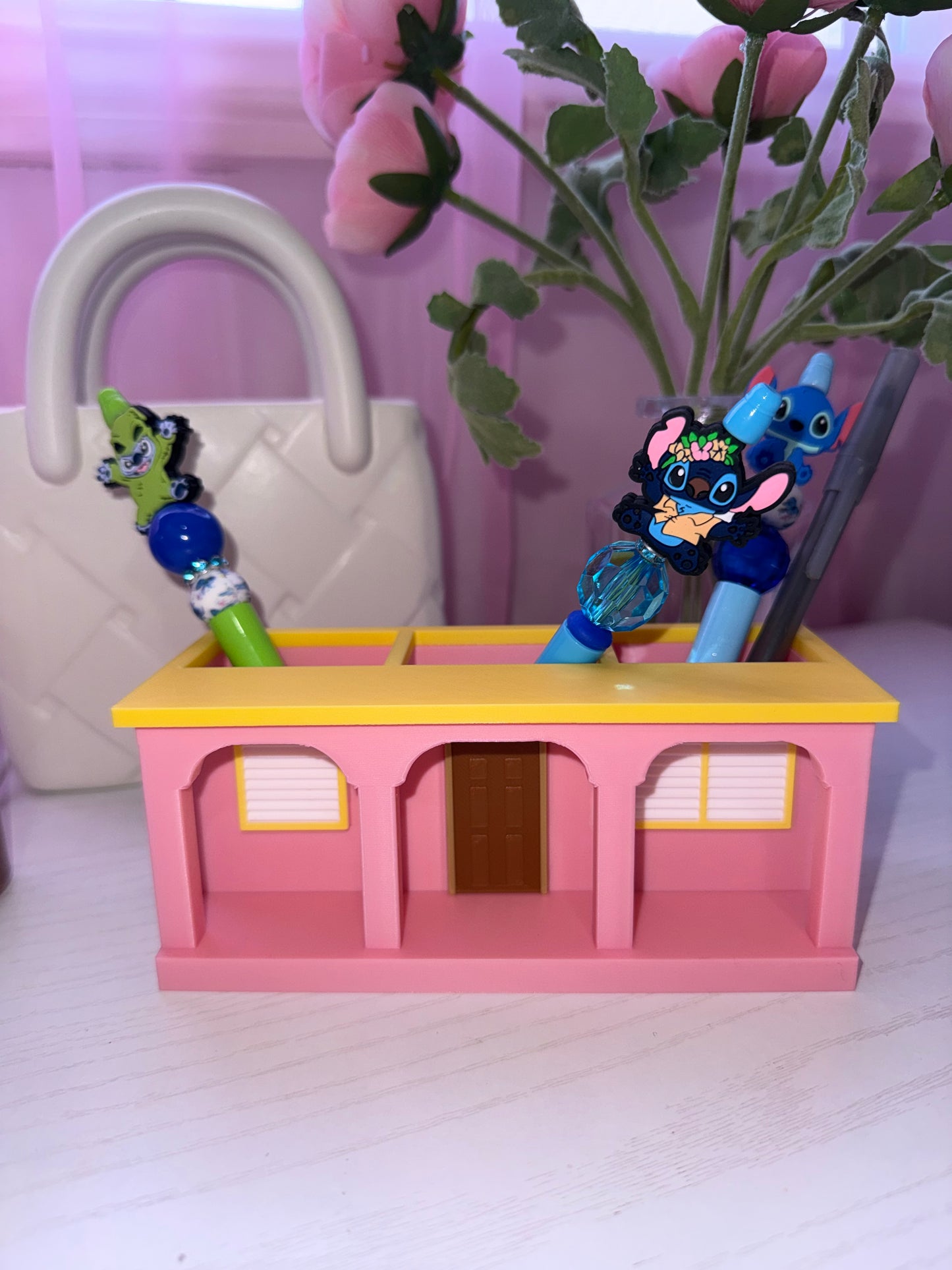 La casita pen holder