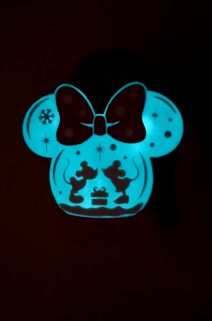 Glow in the dark Mouse snowglobe pocketbac holder