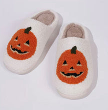 Load image into Gallery viewer, Pumpkin slippers
